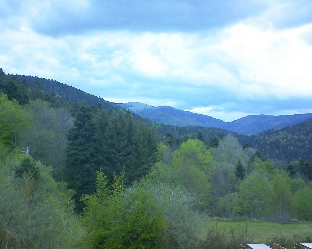 Le petit ballon vu depuis le Domaine Langmatt à Murbach le 29.04.2019 à 14:45 Le petit ballon (Alsace, Vosges) le 29.04.2019 à 14:45
