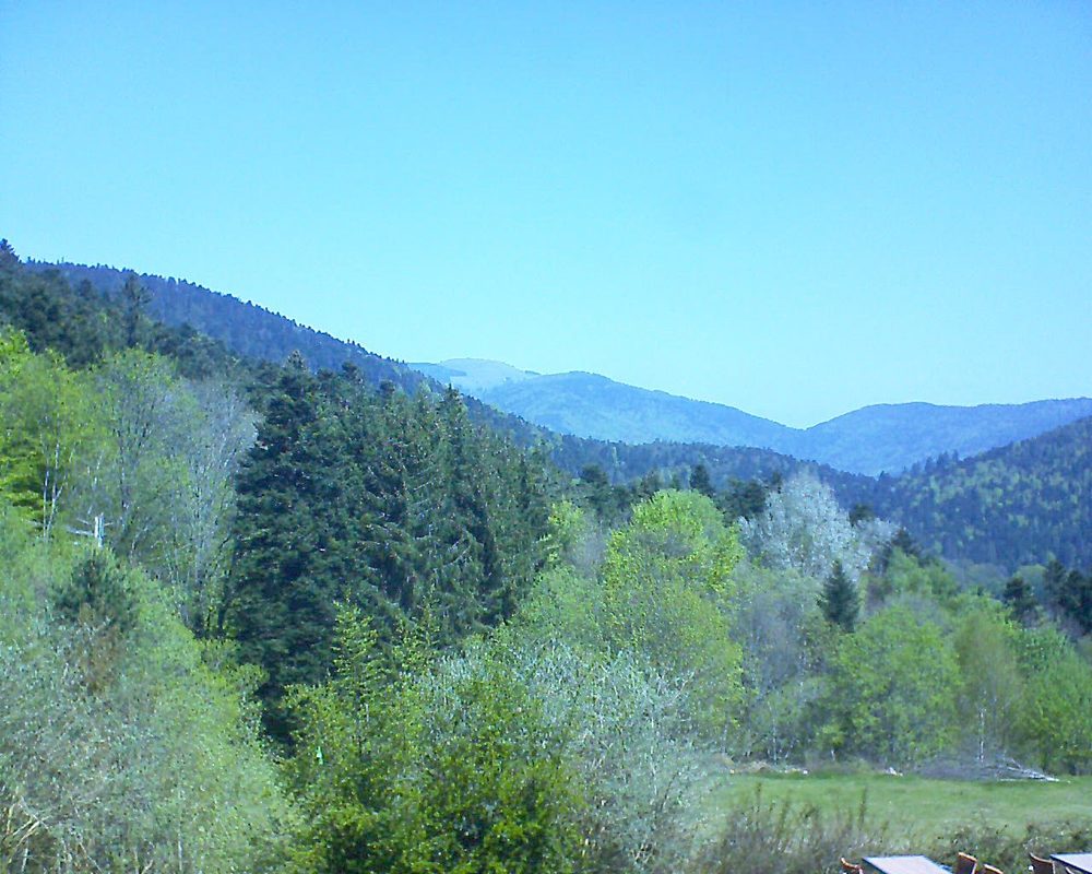 Le petit ballon vu depuis le Domaine Langmatt à Murbach le 01.05.2019 à 11:45 Le petit ballon (Alsace, Vosges) le 01.05.2019 à 11:45