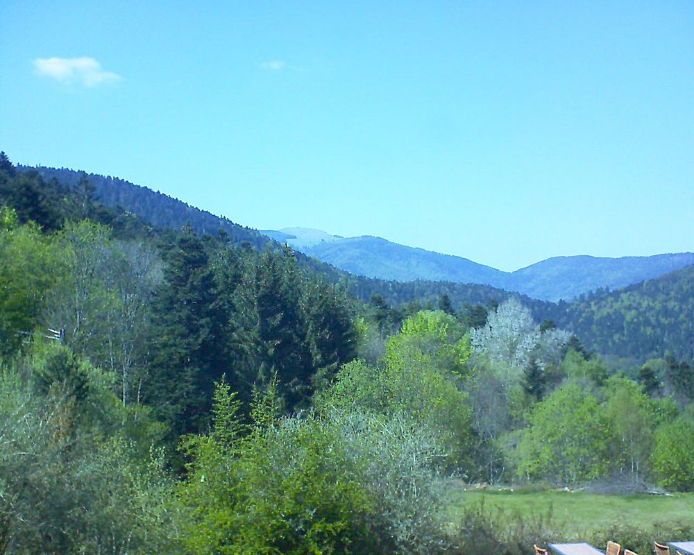 Le petit ballon vu depuis le Domaine Langmatt à Murbach le 01.05.2019 à 15:45 Le petit ballon (Alsace, Vosges) le 01.05.2019 à 15:45