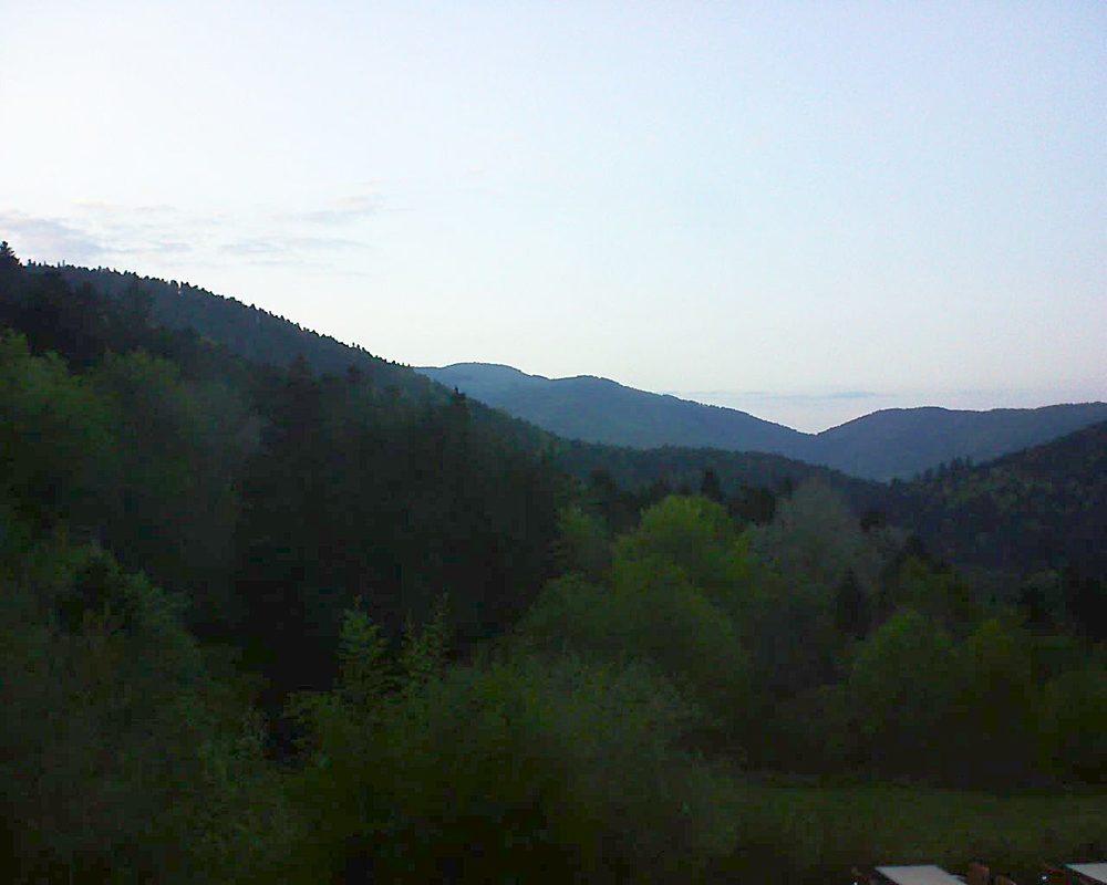 Le petit ballon vu depuis le Domaine Langmatt à Murbach le 01.05.2019 à 20:30 Le petit ballon (Alsace, Vosges) le 01.05.2019 à 20:30