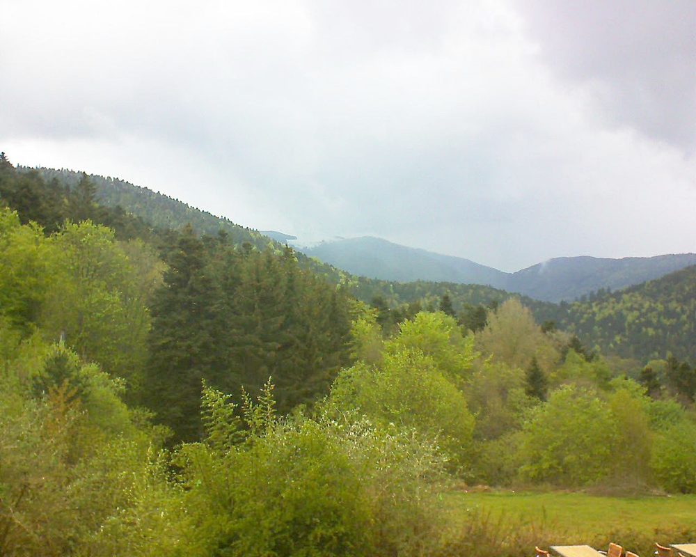 Le petit ballon vu depuis le Domaine Langmatt à Murbach le 05.05.2019 à 14:45 Le petit ballon (Alsace, Vosges) le 05.05.2019 à 14:45