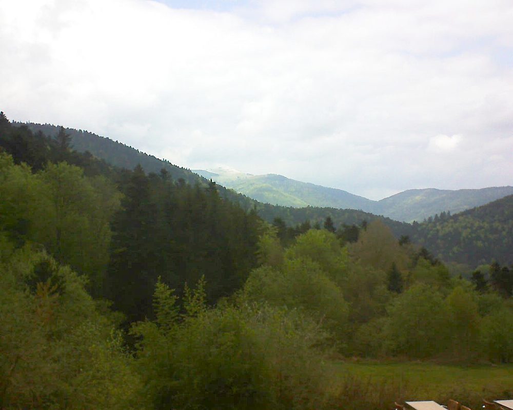 Le petit ballon vu depuis le Domaine Langmatt à Murbach le 06.05.2019 à 14:45 Le petit ballon (Alsace, Vosges) le 06.05.2019 à 14:45