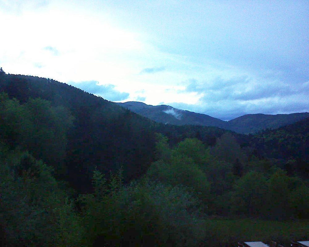 Le petit ballon vu depuis le Domaine Langmatt à Murbach le 08.05.2019 à 21:00 Le petit ballon (Alsace, Vosges) le 08.05.2019 à 21:00