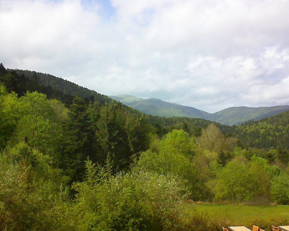 Le petit ballon vu depuis le Domaine Langmatt à Murbach le 09.05.2019 à 16:00 Le petit ballon (Alsace, Vosges) le 09.05.2019 à 16:00