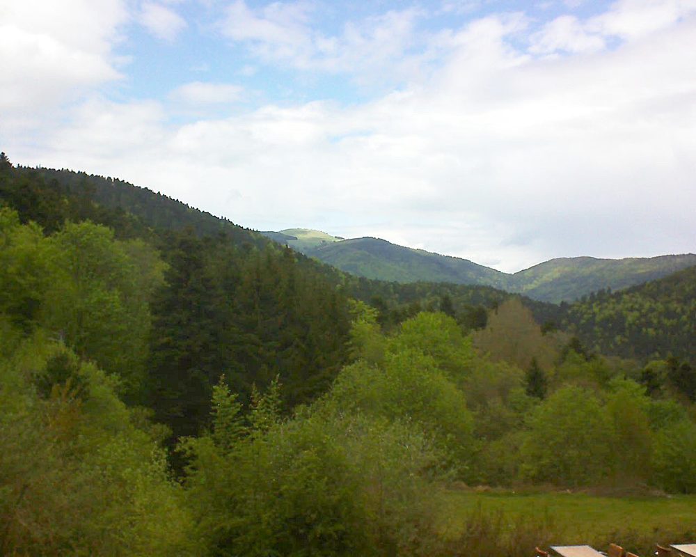Le petit ballon vu depuis le Domaine Langmatt à Murbach le 10.05.2019 à 14:45 Le petit ballon (Alsace, Vosges) le 10.05.2019 à 14:45