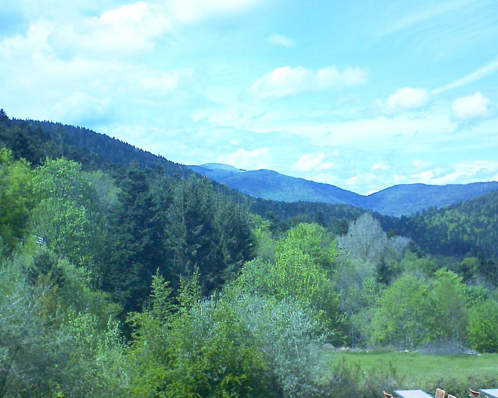 Le petit ballon vu depuis le Domaine Langmatt à Murbach le 10.05.2019 à 15:30 Le petit ballon (Alsace, Vosges) le 10.05.2019 à 15:30