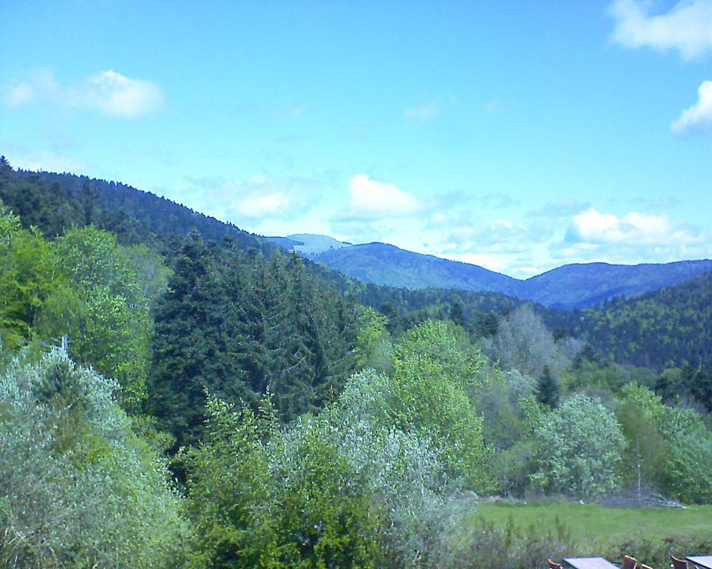 Le petit ballon vu depuis le Domaine Langmatt à Murbach le 11.05.2019 à 12:00 Le petit ballon (Alsace, Vosges) le 11.05.2019 à 12:00