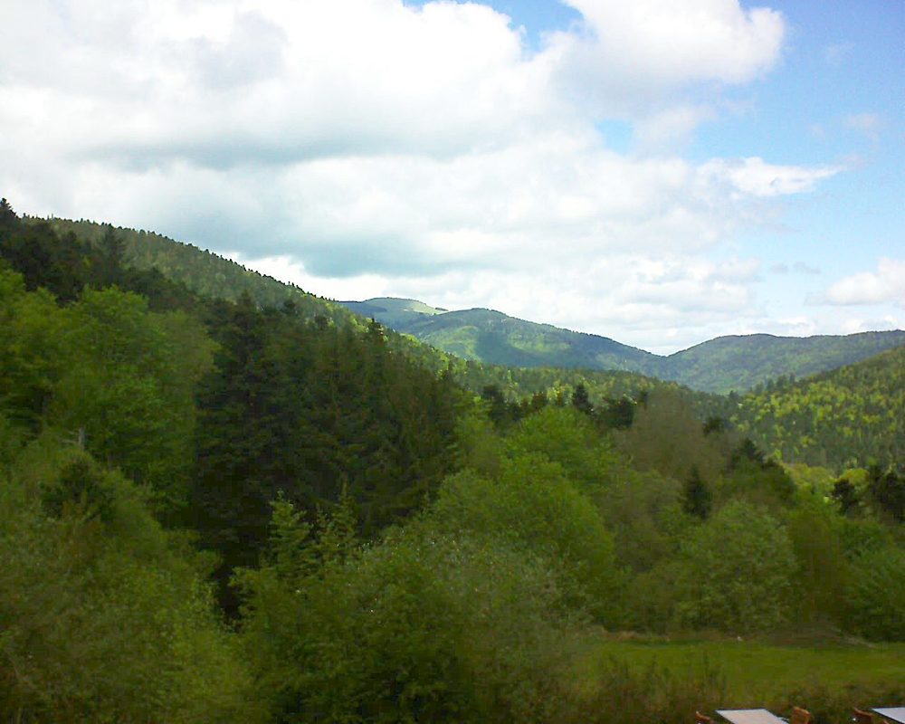Le petit ballon vu depuis le Domaine Langmatt à Murbach le 11.05.2019 à 12:30 Le petit ballon (Alsace, Vosges) le 11.05.2019 à 12:30