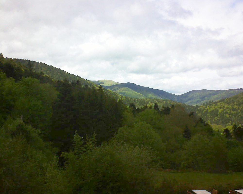Le petit ballon vu depuis le Domaine Langmatt à Murbach le 11.05.2019 à 14:00 Le petit ballon (Alsace, Vosges) le 11.05.2019 à 14:00
