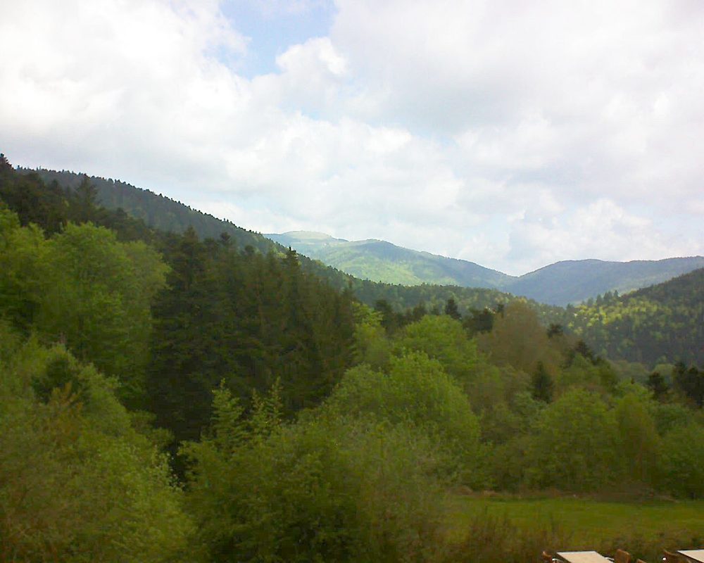 Le petit ballon vu depuis le Domaine Langmatt à Murbach le 12.05.2019 à 11:45 Le petit ballon (Alsace, Vosges) le 12.05.2019 à 11:45