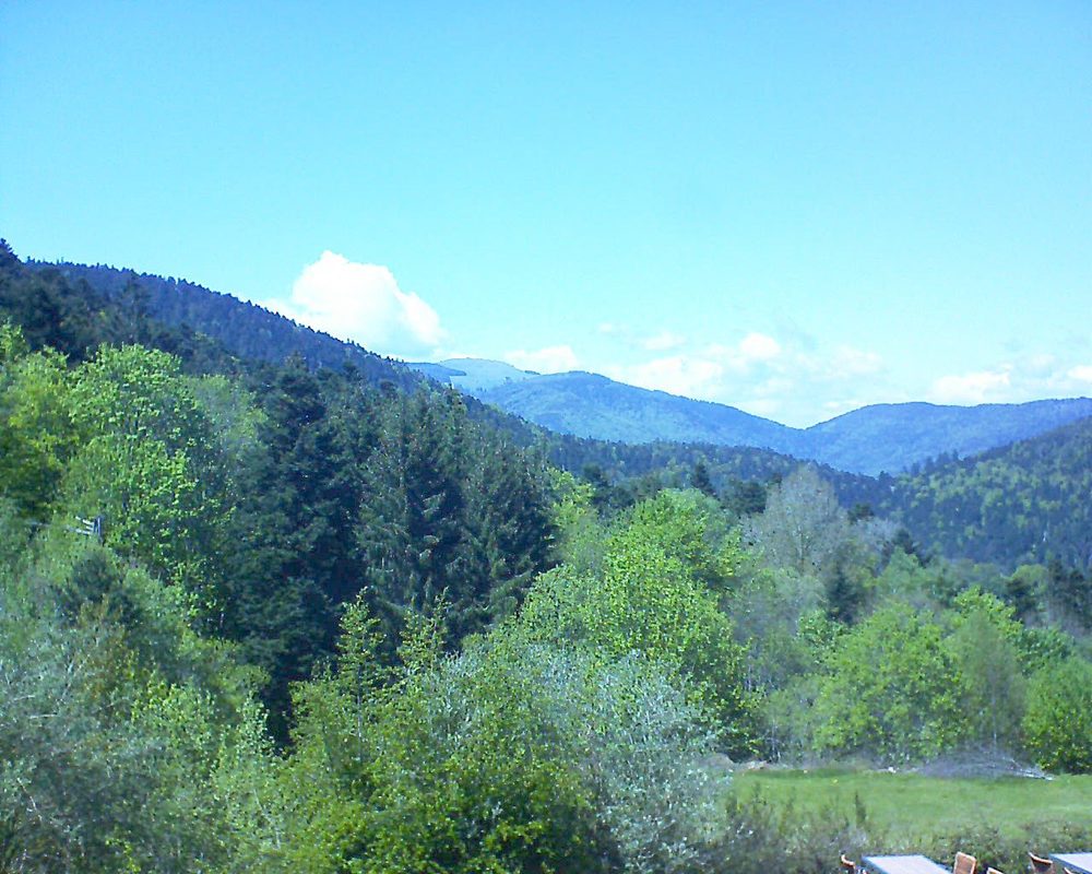 Le petit ballon vu depuis le Domaine Langmatt à Murbach le 12.05.2019 à 15:00 Le petit ballon (Alsace, Vosges) le 12.05.2019 à 15:00