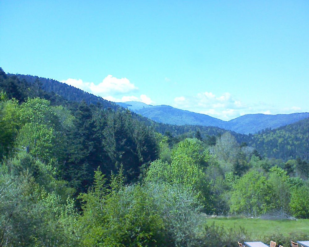 Le petit ballon vu depuis le Domaine Langmatt à Murbach le 12.05.2019 à 16:00 Le petit ballon (Alsace, Vosges) le 12.05.2019 à 16:00