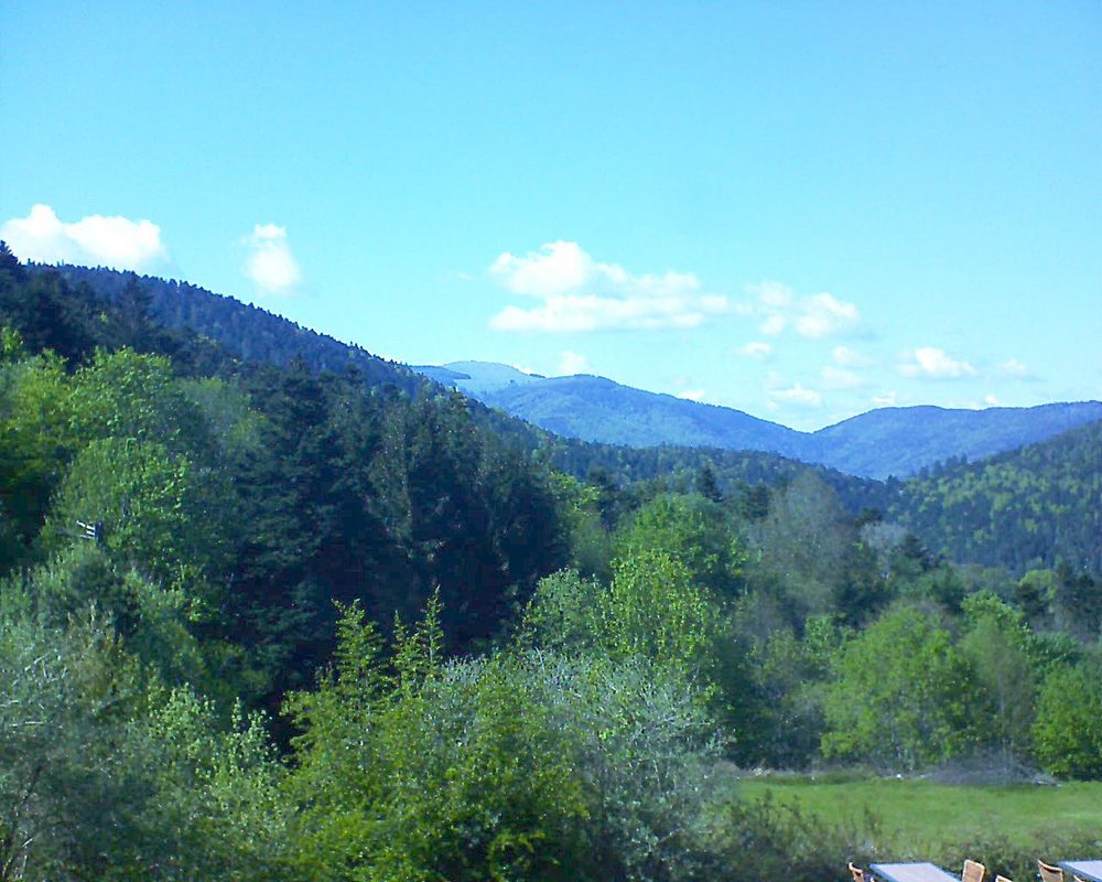 Le petit ballon vu depuis le Domaine Langmatt à Murbach le 12.05.2019 à 16:30 Le petit ballon (Alsace, Vosges) le 12.05.2019 à 16:30