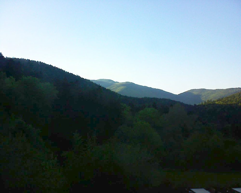 Le petit ballon vu depuis le Domaine Langmatt à Murbach le 12.05.2019 à 19:45 Le petit ballon (Alsace, Vosges) le 12.05.2019 à 19:45