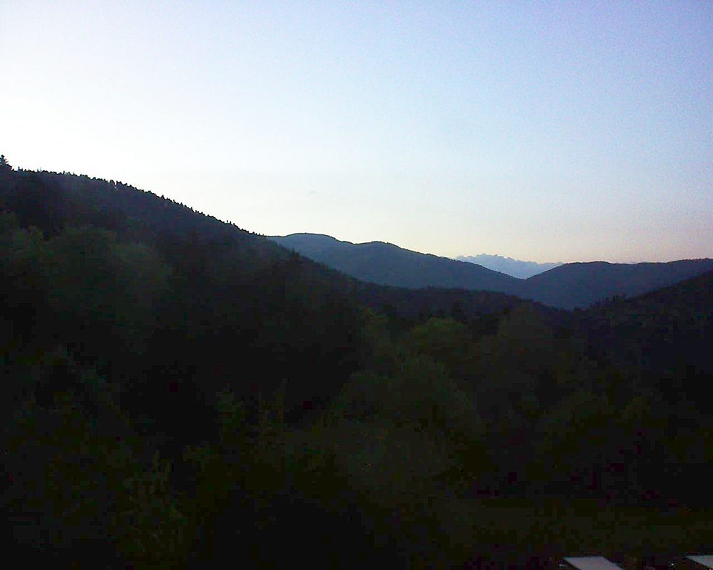 Le petit ballon vu depuis le Domaine Langmatt à Murbach le 12.05.2019 à 21:15 Le petit ballon (Alsace, Vosges) le 12.05.2019 à 21:15