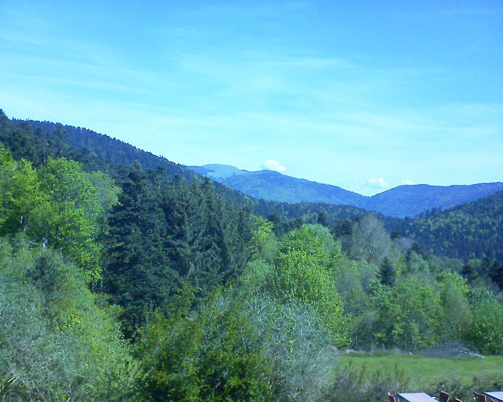 Le petit ballon vu depuis le Domaine Langmatt à Murbach le 13.05.2019 à 10:45 Le petit ballon (Alsace, Vosges) le 13.05.2019 à 10:45