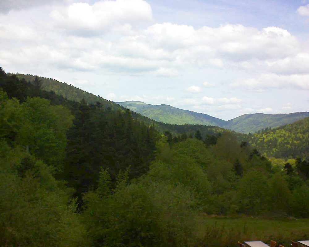 Le petit ballon vu depuis le Domaine Langmatt à Murbach le 13.05.2019 à 12:45 Le petit ballon (Alsace, Vosges) le 13.05.2019 à 12:45