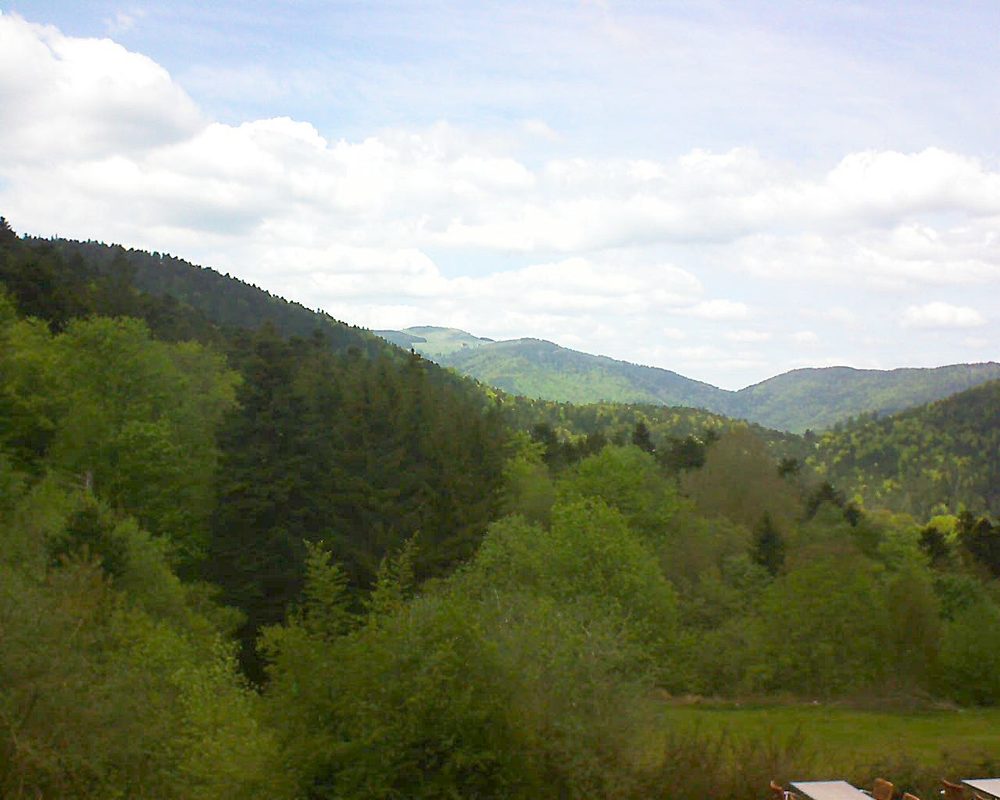 Le petit ballon vu depuis le Domaine Langmatt à Murbach le 13.05.2019 à 13:45 Le petit ballon (Alsace, Vosges) le 13.05.2019 à 13:45