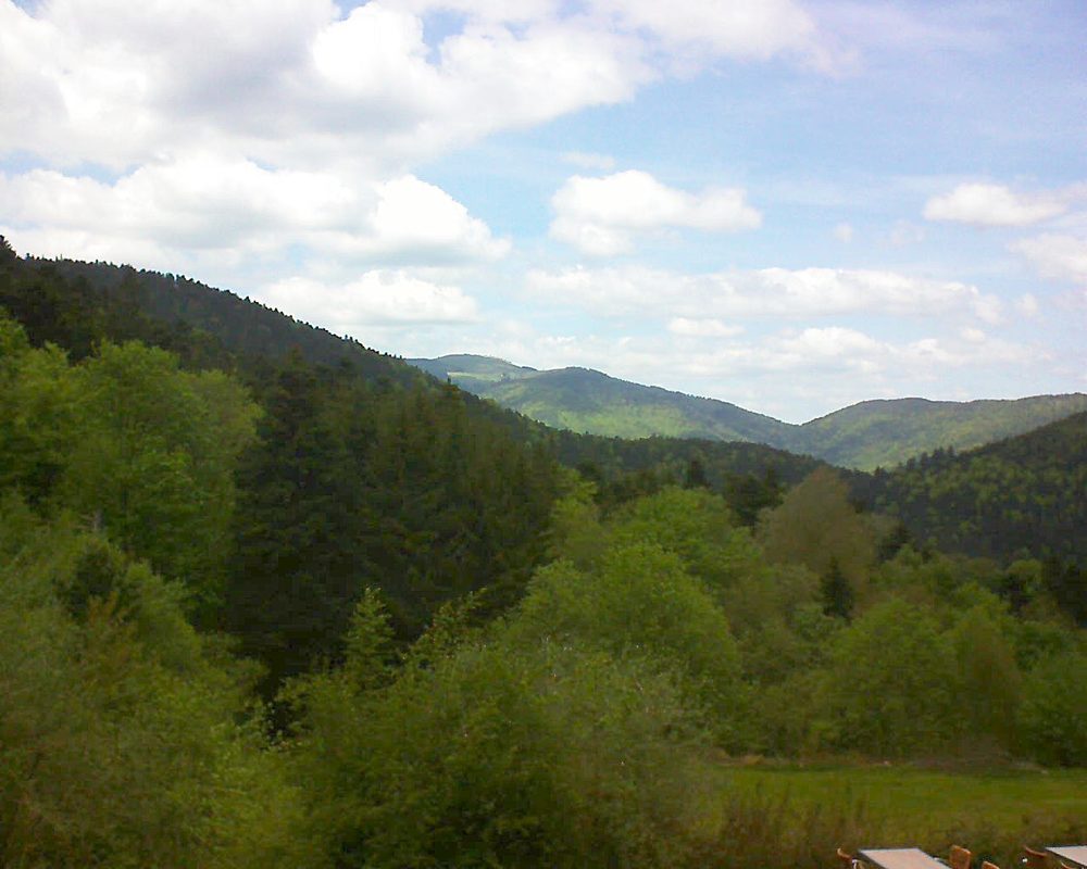 Le petit ballon vu depuis le Domaine Langmatt à Murbach le 13.05.2019 à 14:00 Le petit ballon (Alsace, Vosges) le 13.05.2019 à 14:00