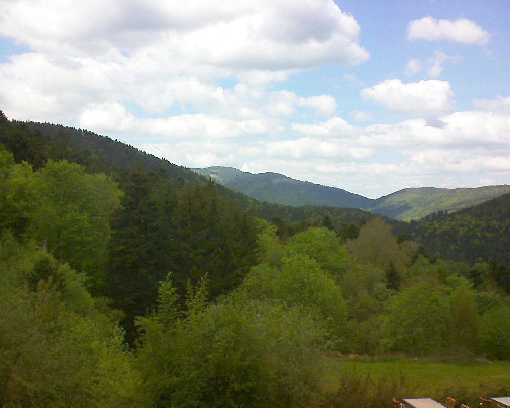 Le petit ballon vu depuis le Domaine Langmatt à Murbach le 13.05.2019 à 14:45 Le petit ballon (Alsace, Vosges) le 13.05.2019 à 14:45