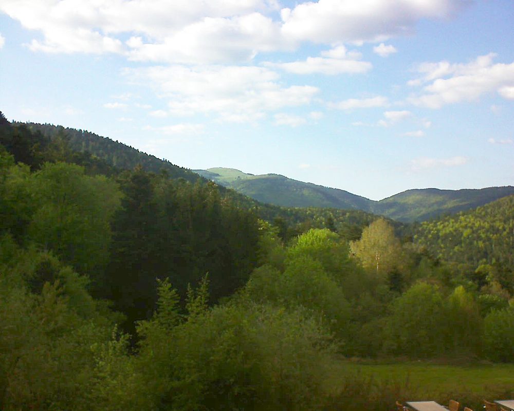 Le petit ballon vu depuis le Domaine Langmatt à Murbach le 13.05.2019 à 18:30 Le petit ballon (Alsace, Vosges) le 13.05.2019 à 18:30