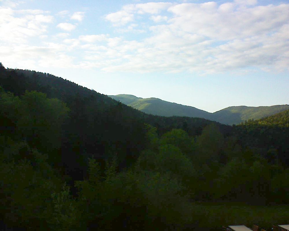 Le petit ballon vu depuis le Domaine Langmatt à Murbach le 13.05.2019 à 19:45 Le petit ballon (Alsace, Vosges) le 13.05.2019 à 19:45