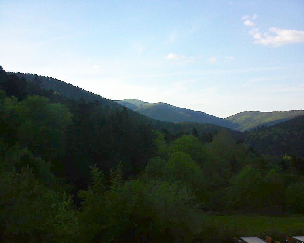 Le petit ballon vu depuis le Domaine Langmatt à Murbach le 14.05.2019 à 19:15 Le petit ballon (Alsace, Vosges) le 14.05.2019 à 19:15