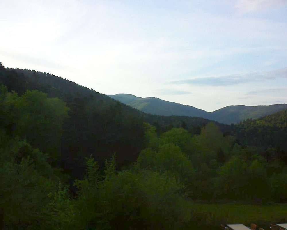 Le petit ballon vu depuis le Domaine Langmatt à Murbach le 14.05.2019 à 19:45 Le petit ballon (Alsace, Vosges) le 14.05.2019 à 19:45