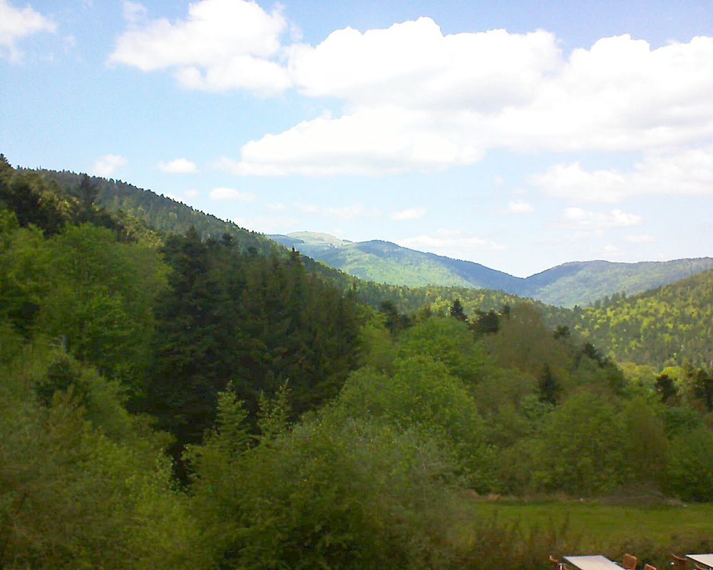 Le petit ballon vu depuis le Domaine Langmatt à Murbach le 15.05.2019 à 14:30 Le petit ballon (Alsace, Vosges) le 15.05.2019 à 14:30
