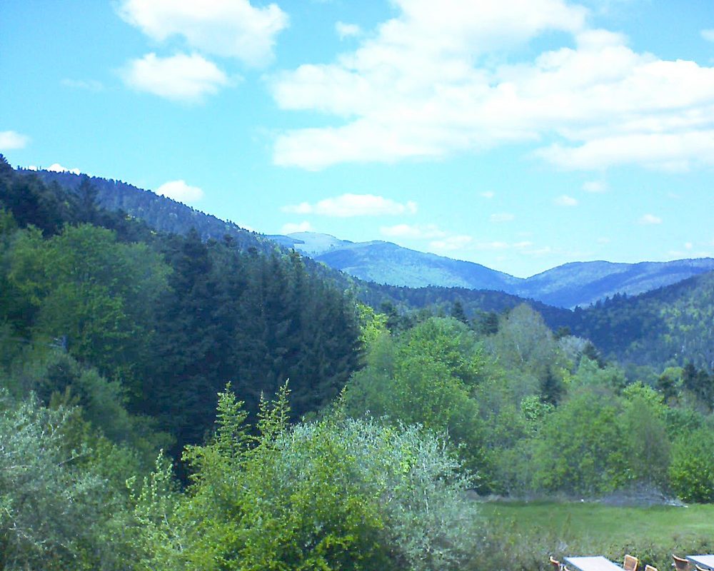 Le petit ballon vu depuis le Domaine Langmatt à Murbach le 15.05.2019 à 14:45 Le petit ballon (Alsace, Vosges) le 15.05.2019 à 14:45
