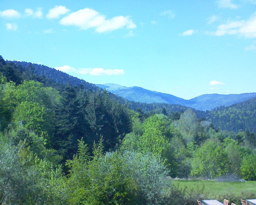 Le petit ballon vu depuis le Domaine Langmatt à Murbach le 15.05.2019 à 16:15 Le petit ballon (Alsace, Vosges) le 15.05.2019 à 16:15