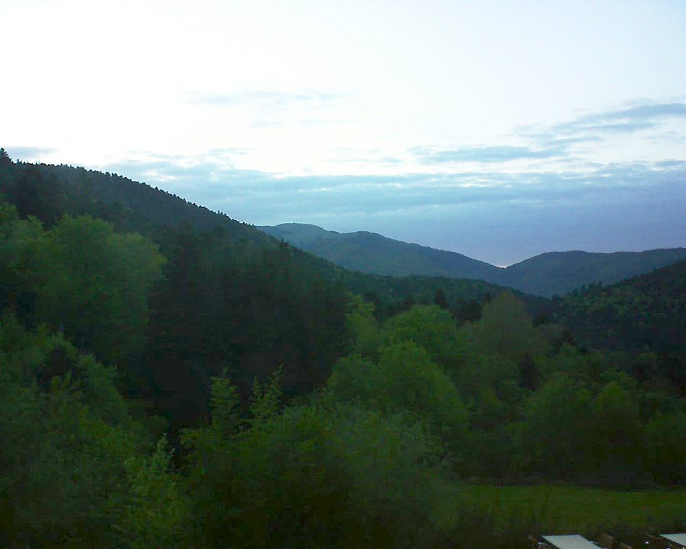 Le petit ballon vu depuis le Domaine Langmatt à Murbach le 15.05.2019 à 21:00 Le petit ballon (Alsace, Vosges) le 15.05.2019 à 21:00