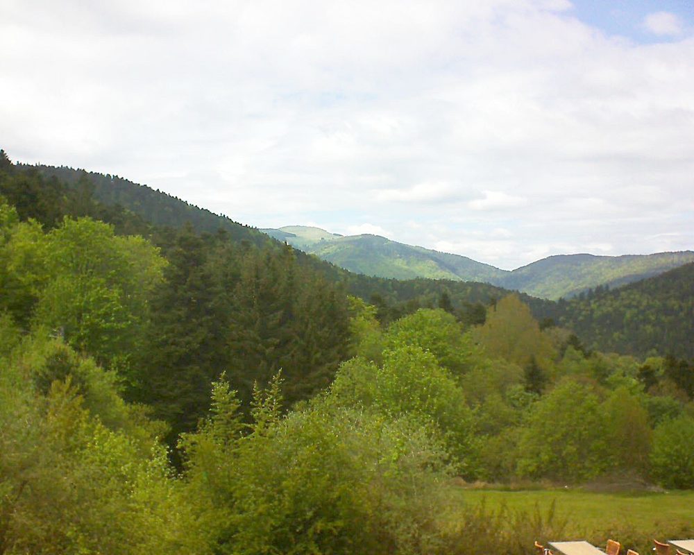 Le petit ballon vu depuis le Domaine Langmatt à Murbach le 16.05.2019 à 14:45 Le petit ballon (Alsace, Vosges) le 16.05.2019 à 14:45