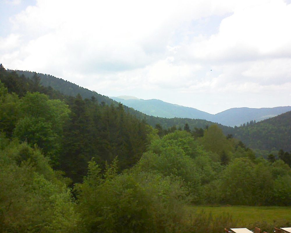 Le petit ballon vu depuis le Domaine Langmatt à Murbach le 22.05.2019 à 14:45 Le petit ballon (Alsace, Vosges) le 22.05.2019 à 14:45