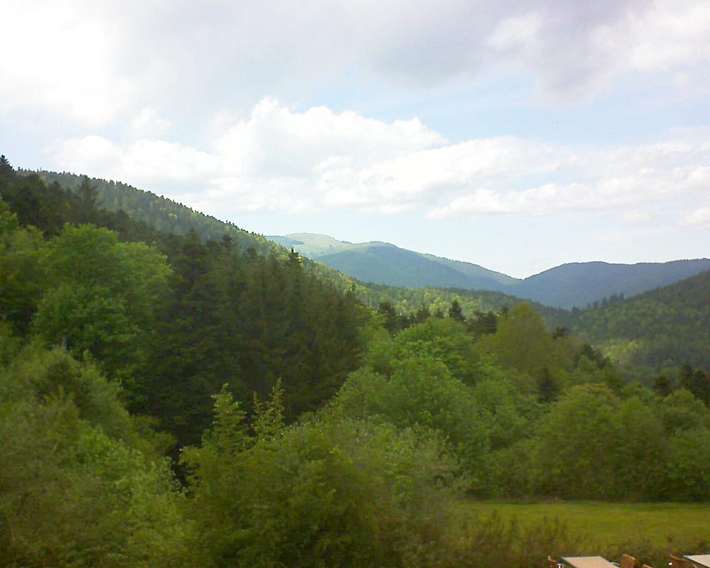 Le petit ballon vu depuis le Domaine Langmatt à Murbach le 22.05.2019 à 15:45 Le petit ballon (Alsace, Vosges) le 22.05.2019 à 15:45