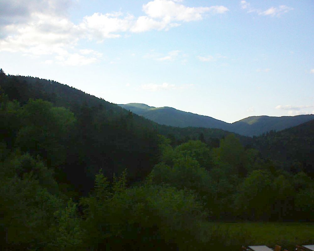 Le petit ballon vu depuis le Domaine Langmatt à Murbach le 22.05.2019 à 19:45 Le petit ballon (Alsace, Vosges) le 22.05.2019 à 19:45