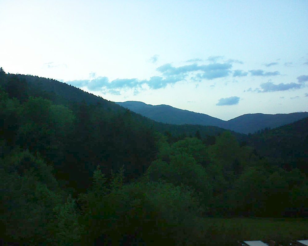 Le petit ballon vu depuis le Domaine Langmatt à Murbach le 22.05.2019 à 21:00 Le petit ballon (Alsace, Vosges) le 22.05.2019 à 21:00