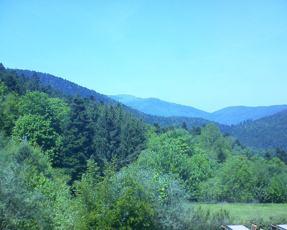 Le petit ballon vu depuis le Domaine Langmatt à Murbach le 23.05.2019 à 14:15 Le petit ballon (Alsace, Vosges) le 23.05.2019 à 14:15