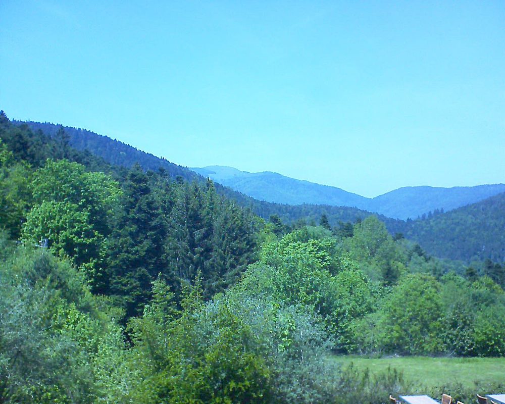 Le petit ballon vu depuis le Domaine Langmatt à Murbach le 23.05.2019 à 14:30 Le petit ballon (Alsace, Vosges) le 23.05.2019 à 14:30