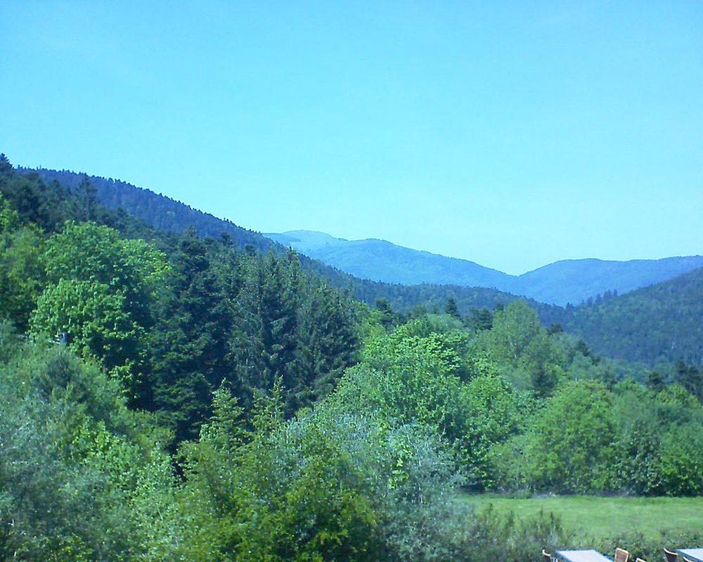Le petit ballon vu depuis le Domaine Langmatt à Murbach le 23.05.2019 à 14:45 Le petit ballon (Alsace, Vosges) le 23.05.2019 à 14:45