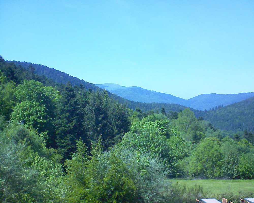 Le petit ballon vu depuis le Domaine Langmatt à Murbach le 23.05.2019 à 15:15 Le petit ballon (Alsace, Vosges) le 23.05.2019 à 15:15