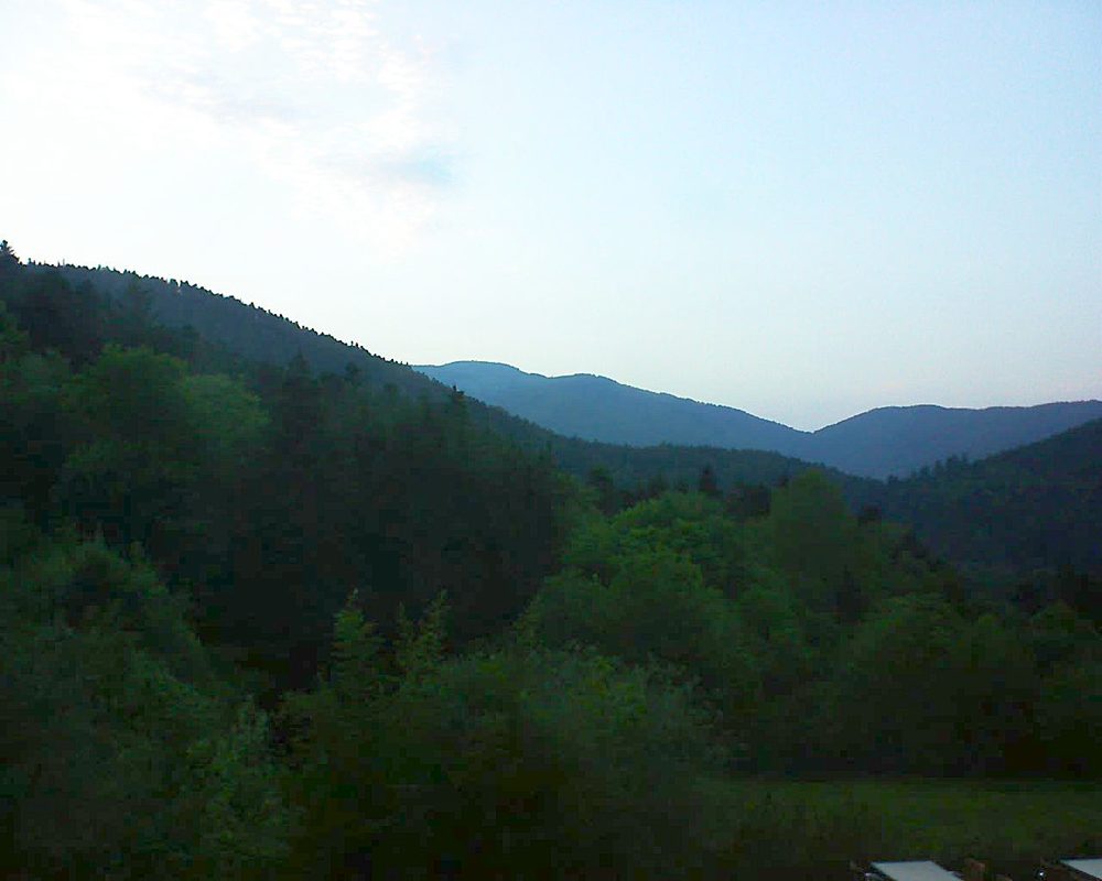 Le petit ballon vu depuis le Domaine Langmatt à Murbach le 23.05.2019 à 21:00 Le petit ballon (Alsace, Vosges) le 23.05.2019 à 21:00