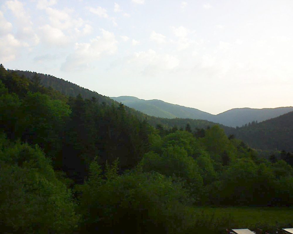 Le petit ballon vu depuis le Domaine Langmatt à Murbach le 25.05.2019 à 06:30 Le petit ballon (Alsace, Vosges) le 25.05.2019 à 06:30