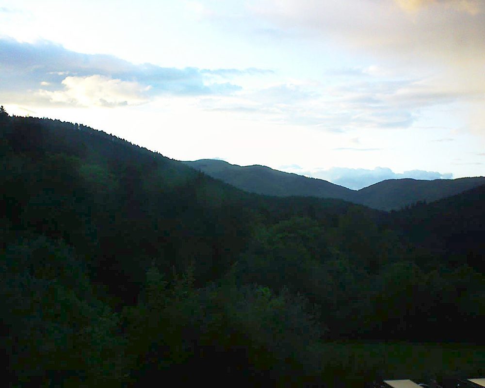 Le petit ballon vu depuis le Domaine Langmatt à Murbach le 28.05.2019 à 21:00 Le petit ballon (Alsace, Vosges) le 28.05.2019 à 21:00
