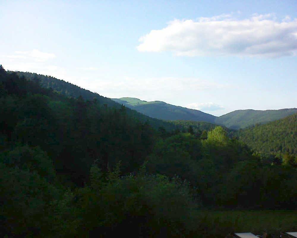 Le petit ballon vu depuis le Domaine Langmatt à Murbach le 31.05.2019 à 19:00 Le petit ballon (Alsace, Vosges) le 31.05.2019 à 19:00