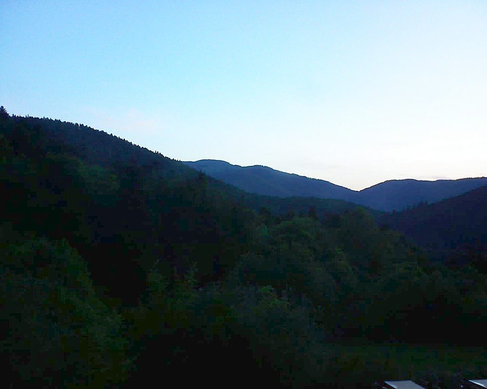 Le petit ballon vu depuis le Domaine Langmatt à Murbach le 01.06.2019 à 05:30 Le petit ballon (Alsace, Vosges) le 01.06.2019 à 05:30