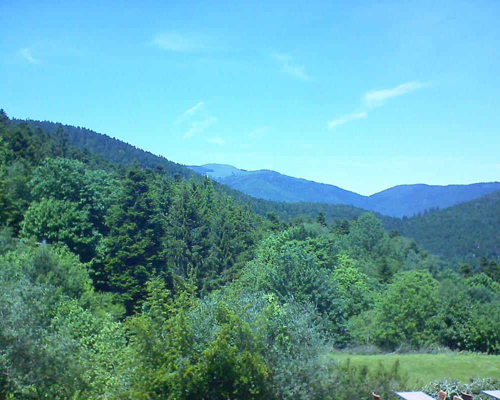 Le petit ballon vu depuis le Domaine Langmatt à Murbach le 01.06.2019 à 14:00 Le petit ballon (Alsace, Vosges) le 01.06.2019 à 14:00