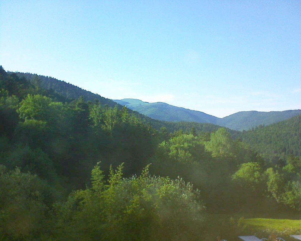 Le petit ballon vu depuis le Domaine Langmatt à Murbach le 01.06.2019 à 18:45 Le petit ballon (Alsace, Vosges) le 01.06.2019 à 18:45