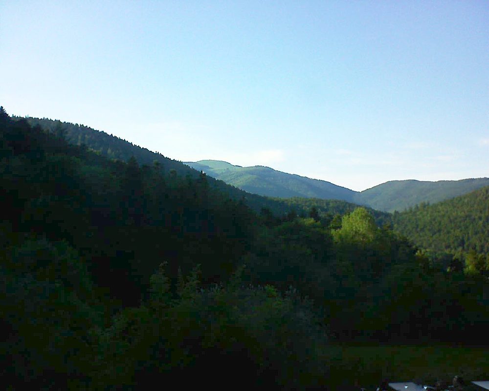 Le petit ballon vu depuis le Domaine Langmatt à Murbach le 01.06.2019 à 19:00 Le petit ballon (Alsace, Vosges) le 01.06.2019 à 19:00