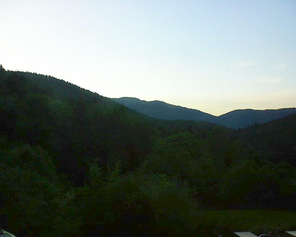 Le petit ballon vu depuis le Domaine Langmatt à Murbach le 01.06.2019 à 21:00 Le petit ballon (Alsace, Vosges) le 01.06.2019 à 21:00